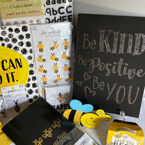 BUMBLEBEE BLVD GIFT SET - Picture 7 of 13